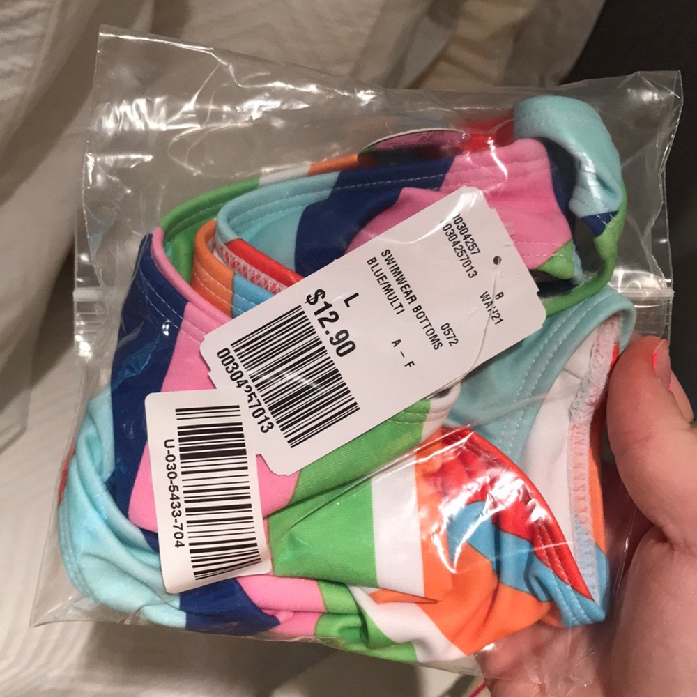 F21 NWT high leg bottoms